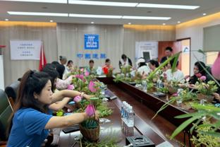 就很快乐？！登贝莱被换下时全场嘘声，球员一笑随后鼓掌示意